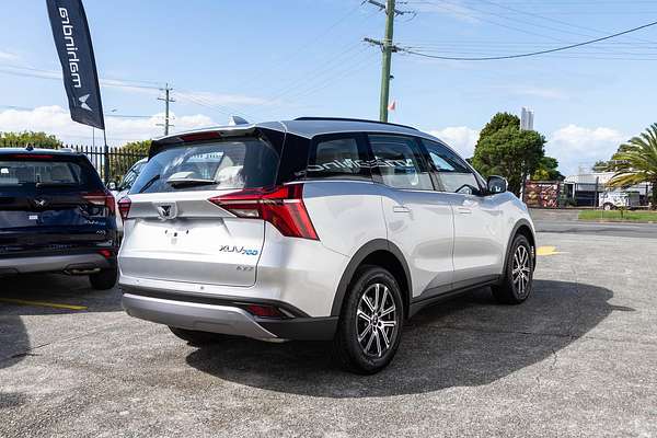 2024 Mahindra XUV700 AX7