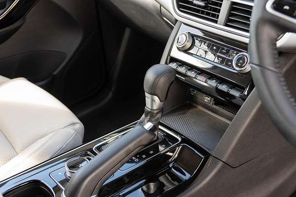 2024 Mahindra XUV700 AX7