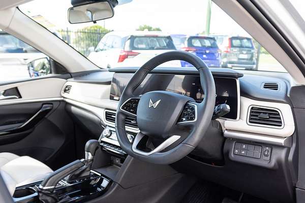 2024 Mahindra XUV700 AX7