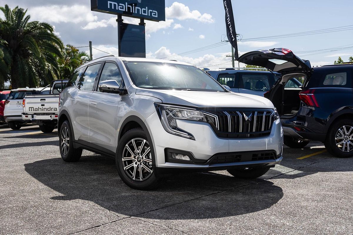 2024 Mahindra XUV700 AX7L