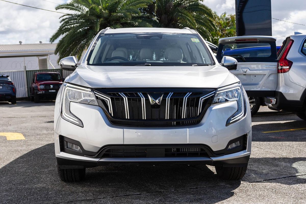 2024 Mahindra XUV700 AX7L