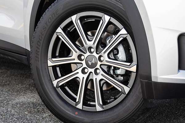 2024 Mahindra XUV700 AX7L