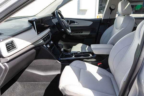 2024 Mahindra XUV700 AX7L
