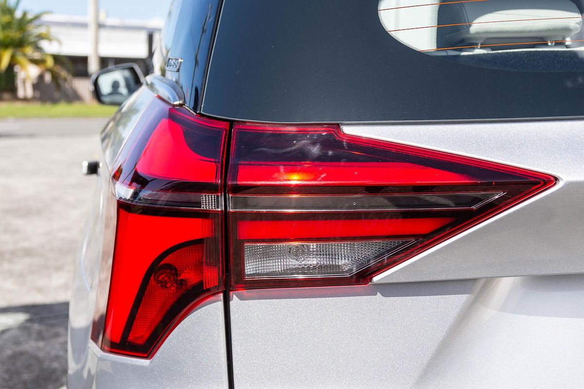 2024 Mahindra XUV700 AX7L