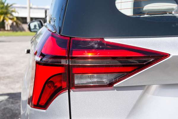 2024 Mahindra XUV700 AX7L