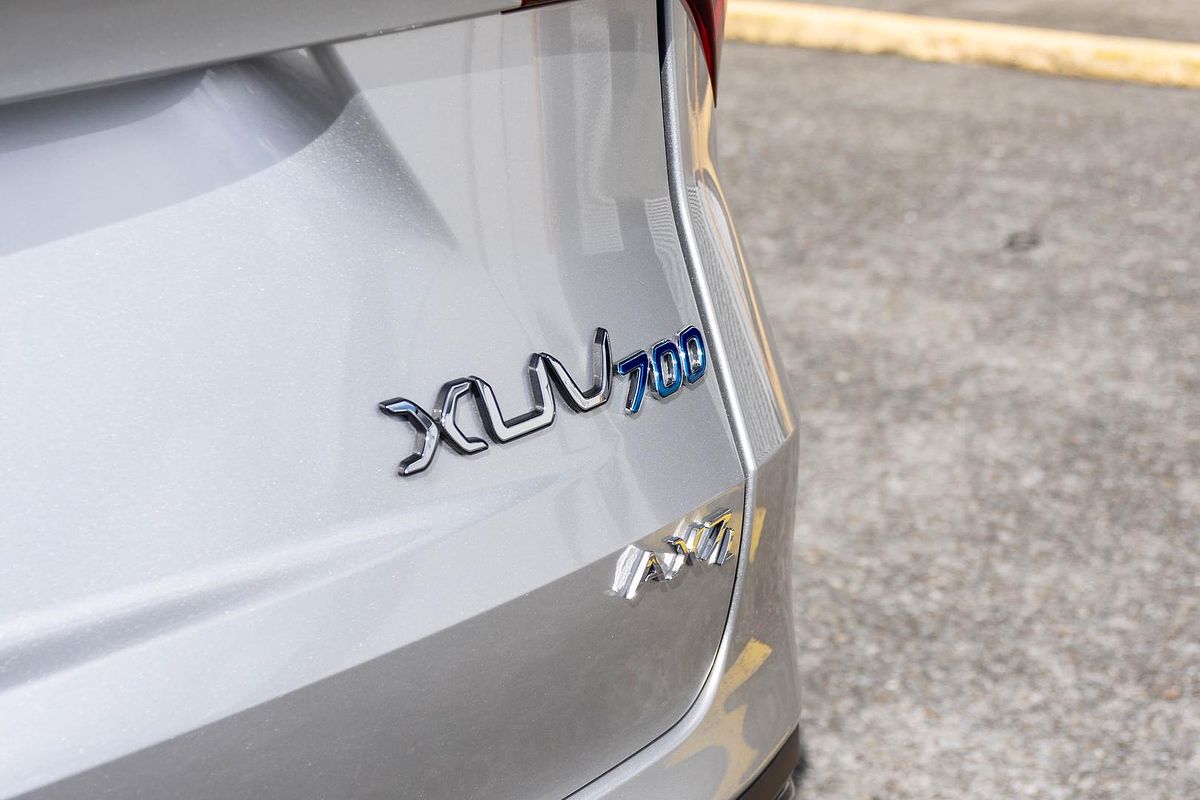 2024 Mahindra XUV700 AX7L