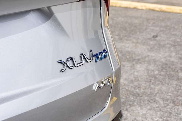 2024 Mahindra XUV700 AX7L