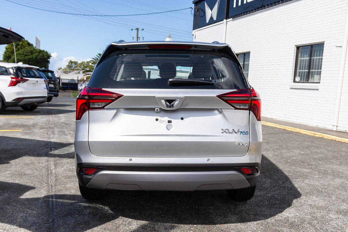 2024 Mahindra XUV700 AX7L
