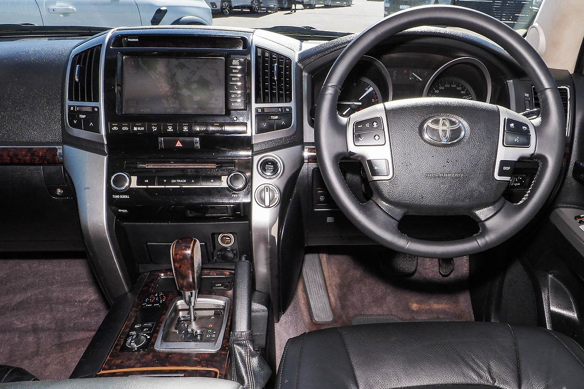 2013 Toyota Landcruiser Sahara VDJ200R