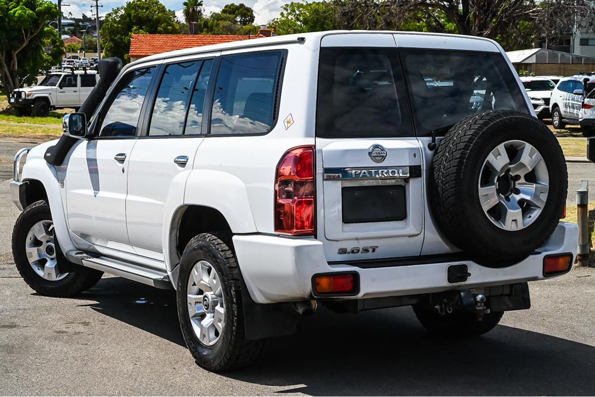 2015 Nissan Patrol ST Y61