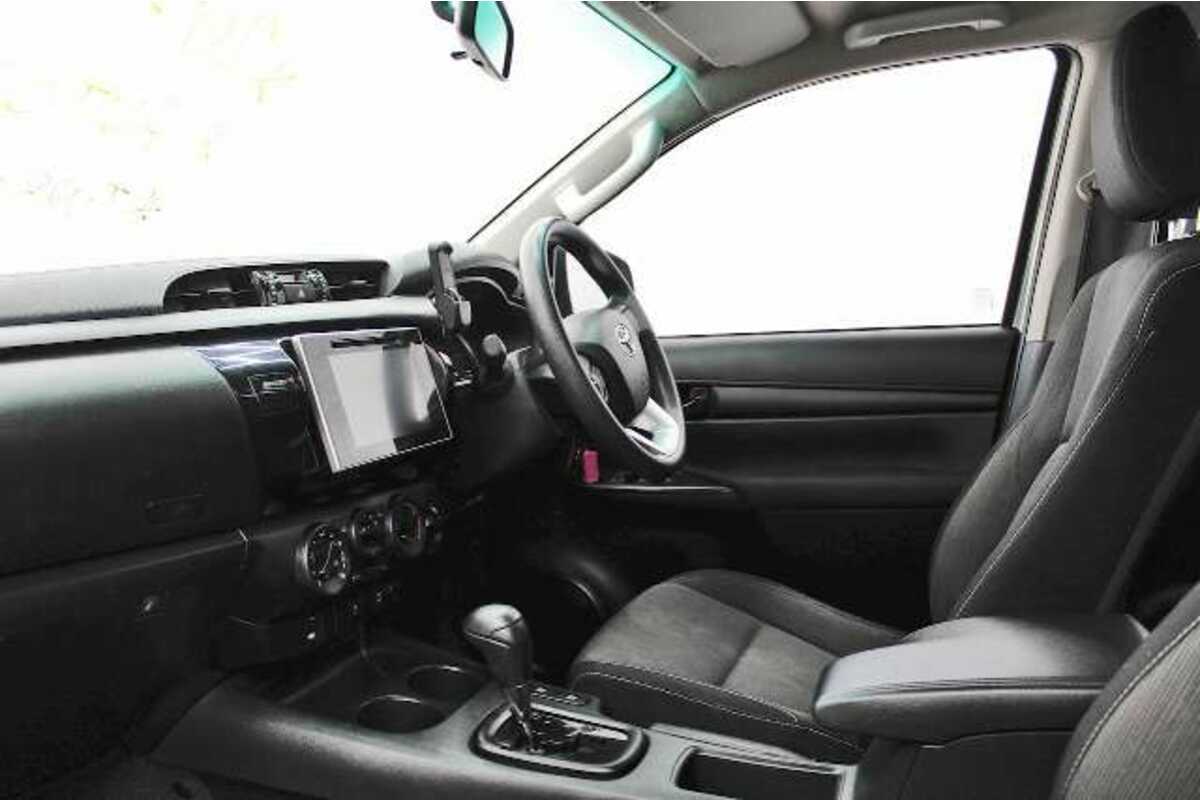 2017 Toyota HILUX SR DUAL CAB GUN126R 4X4