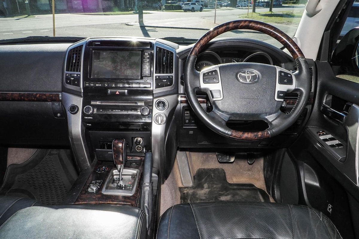 2015 Toyota Landcruiser Sahara VDJ200R