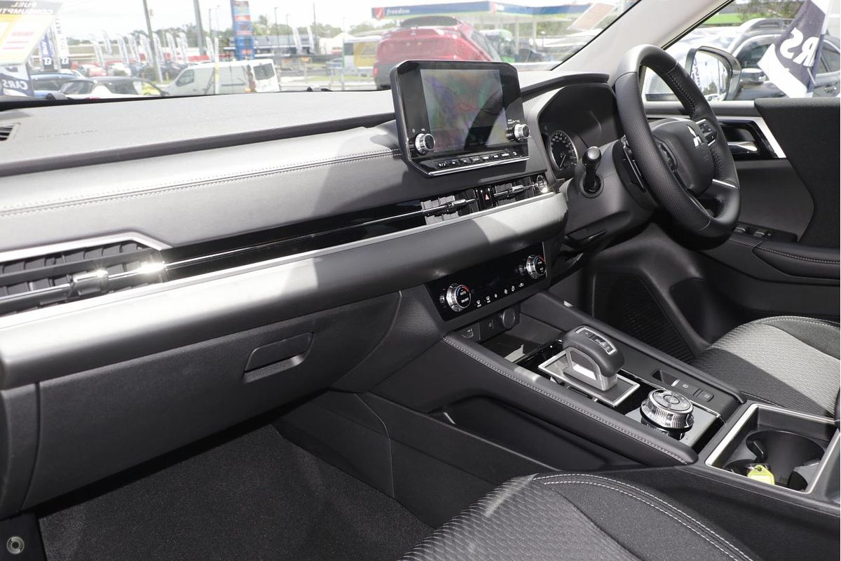 2023 Mitsubishi Outlander LS ZM