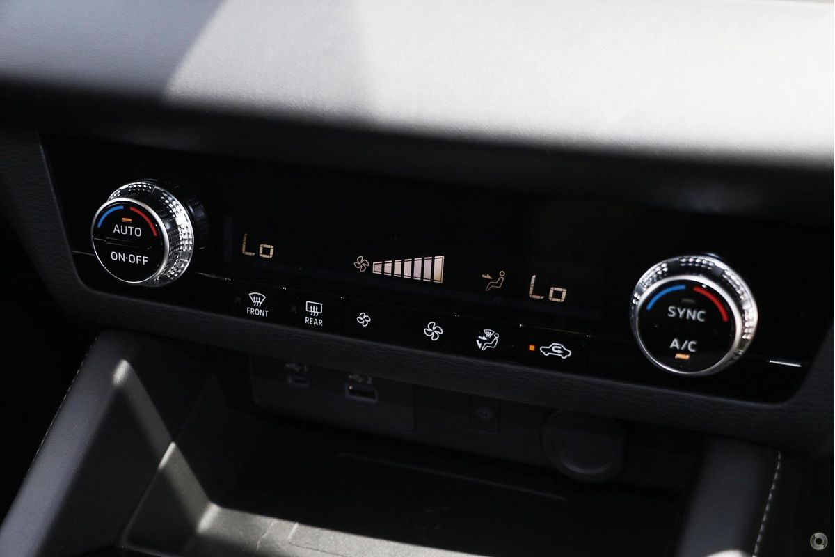 2023 Mitsubishi Outlander LS ZM