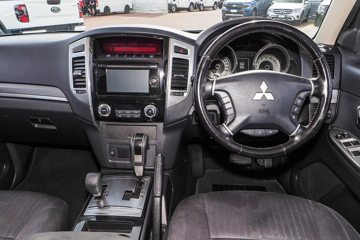 2015 Mitsubishi Pajero GLX NX