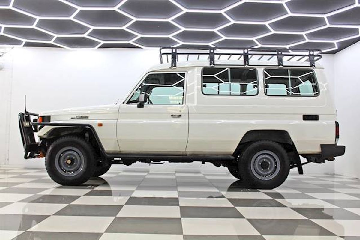 2002 Toyota LANDCRUISER TROOPCARRIER HZJ78R