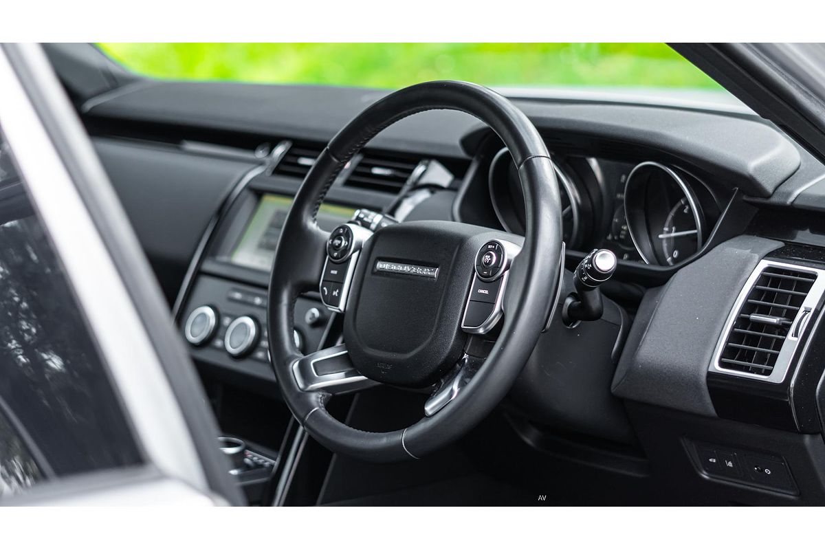2018 Land Rover Discovery TD4 S Series 5