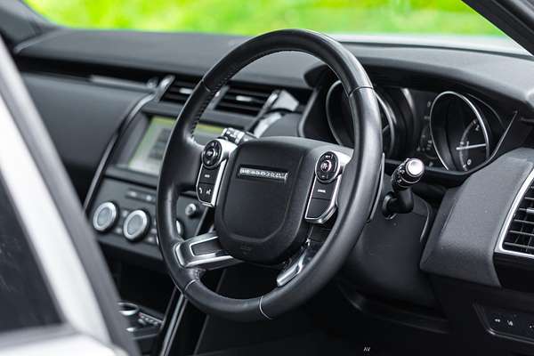 2018 Land Rover Discovery TD4 S Series 5
