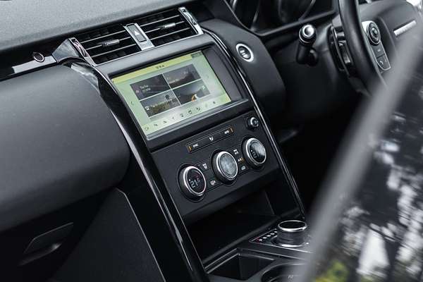 2018 Land Rover Discovery TD4 S Series 5