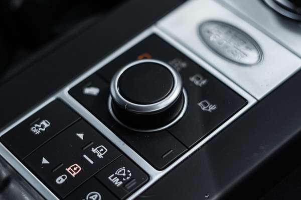 2018 Land Rover Discovery TD4 S Series 5