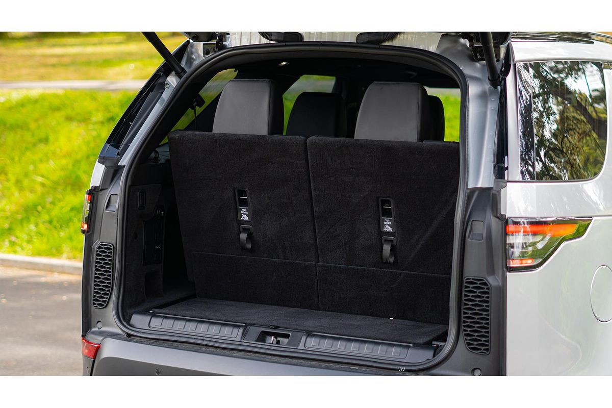 2018 Land Rover Discovery TD4 S Series 5