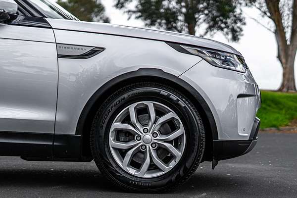 2018 Land Rover Discovery TD4 S Series 5