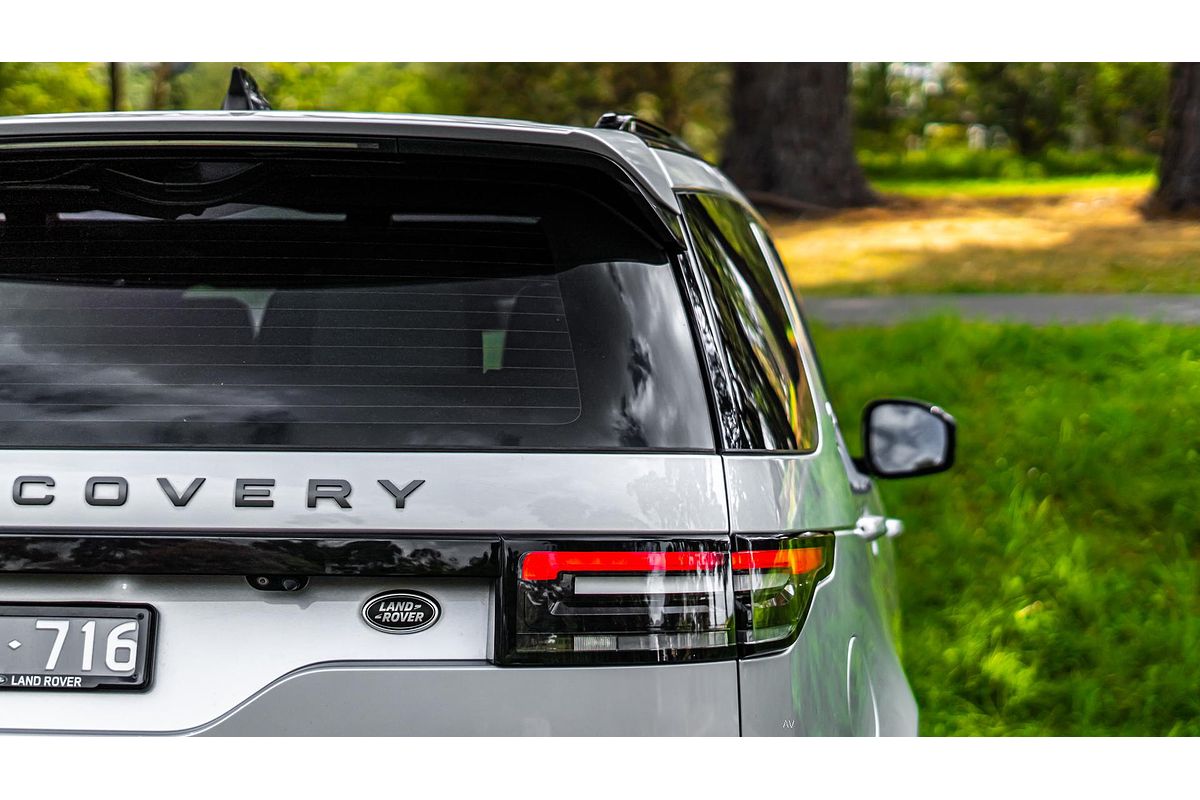 2018 Land Rover Discovery TD4 S Series 5