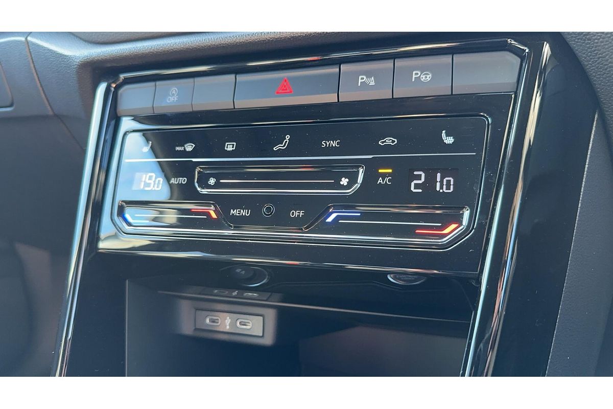2024 Volkswagen T-Roc 140TSI R-Line D11