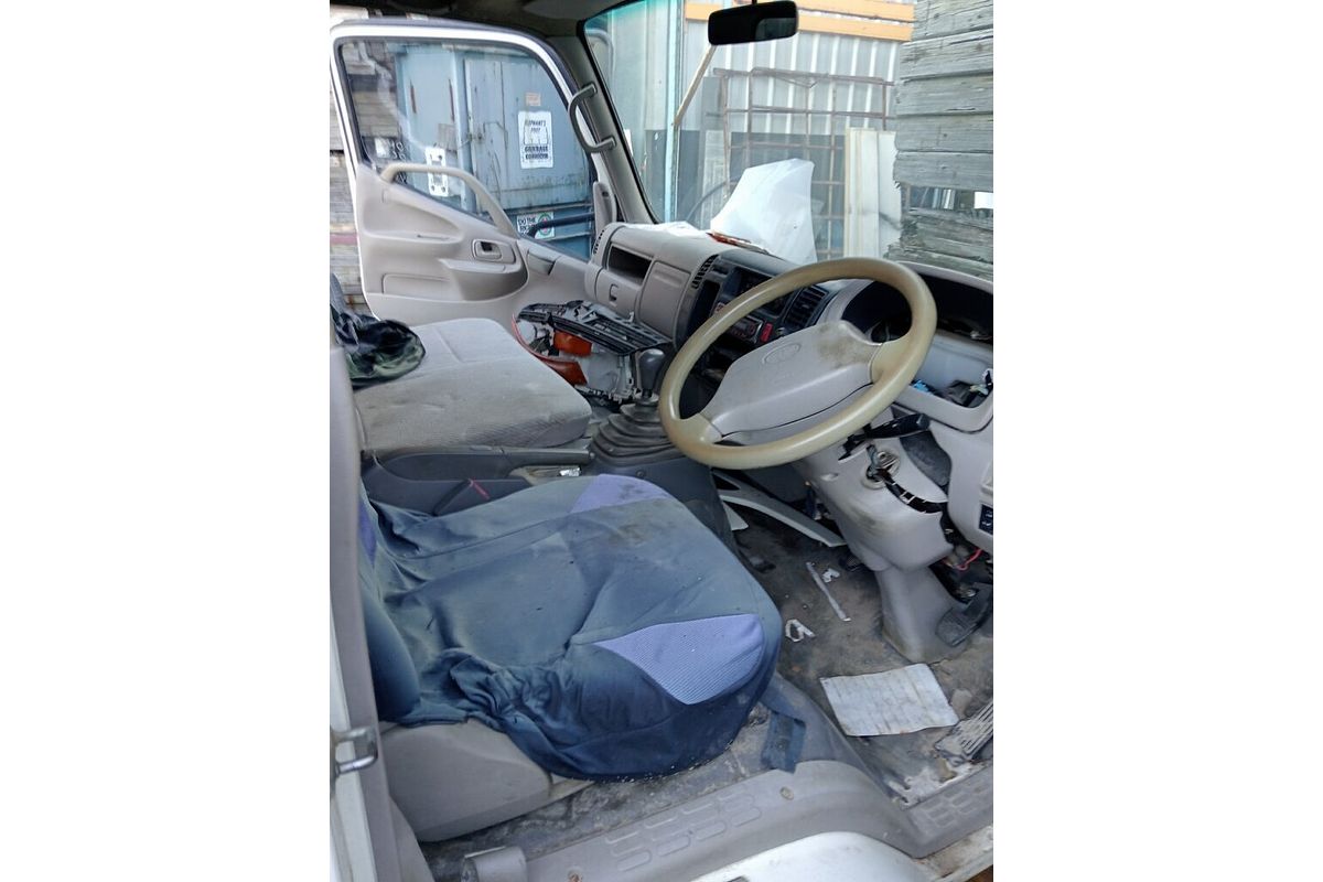 2000 Hino Dutro 3 Medium BK MY06 Upgrade 4x2