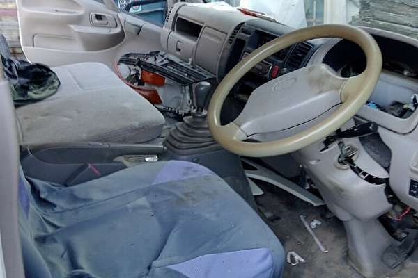 2000 Hino Dutro 3 Medium BK MY06 Upgrade 4x2