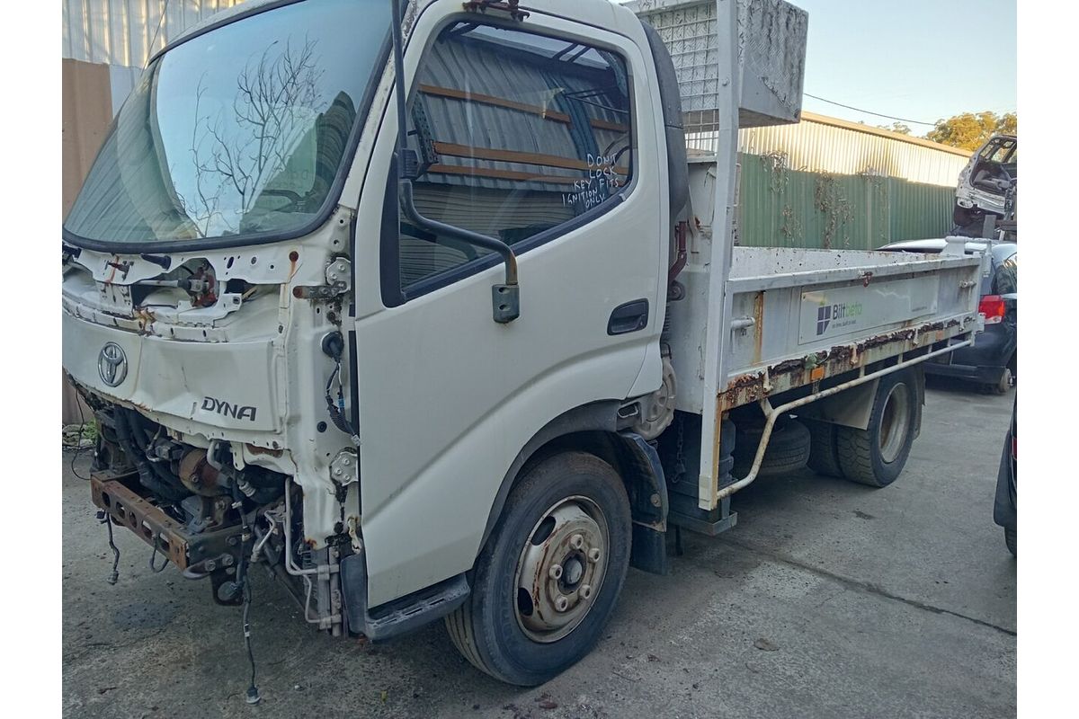2000 Hino Dutro 3 Medium BK MY06 Upgrade 4x2