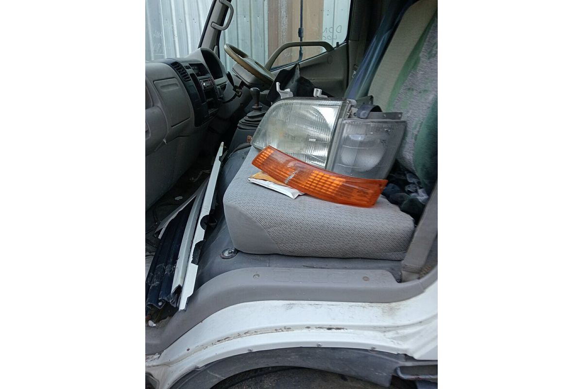 2000 Hino Dutro 3 Medium BK MY06 Upgrade 4x2