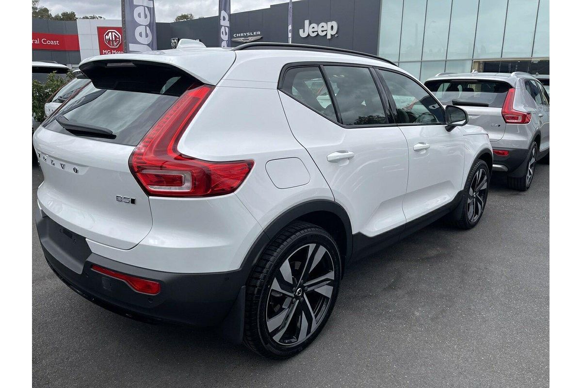 2023 Volvo XC40 Ultimate B5 Dark