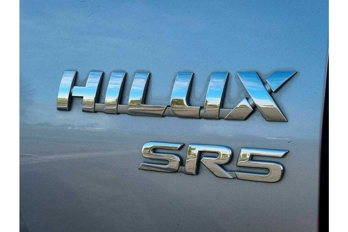 2016 Toyota Hilux SR5 (4x4) GUN126R 4X4