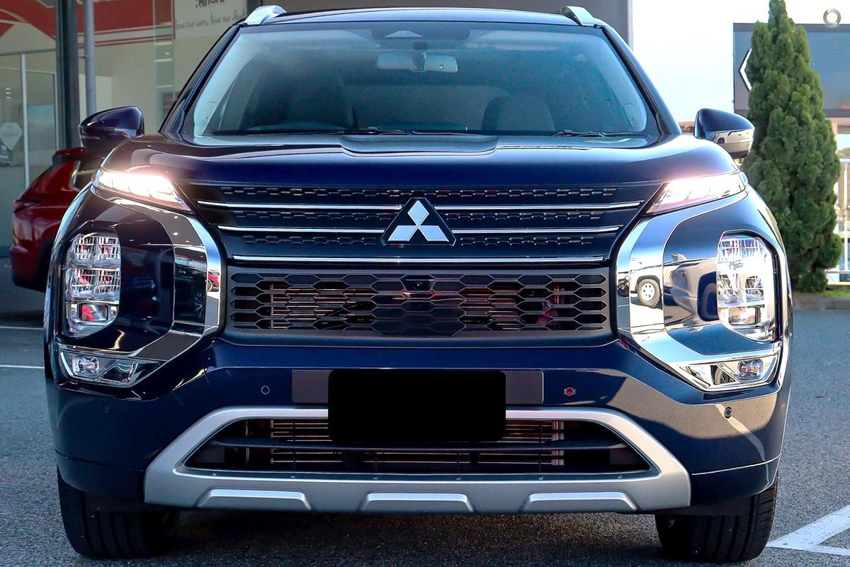 2024 Mitsubishi Outlander Exceed ZM