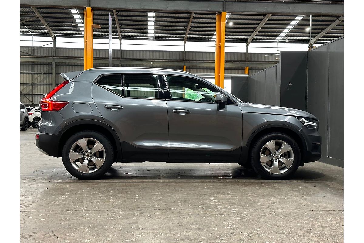 2018 Volvo XC40 D4 Momentum