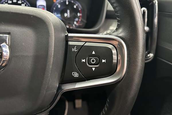 2018 Volvo XC40 D4 Momentum