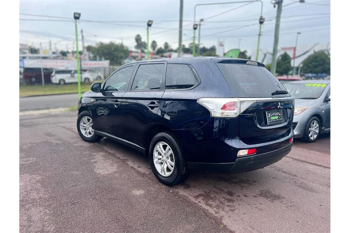 2013 Mitsubishi OUTLANDER ES (4x4) ZJ