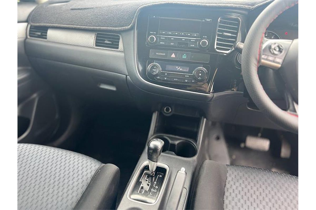 2013 Mitsubishi OUTLANDER ES (4x4) ZJ