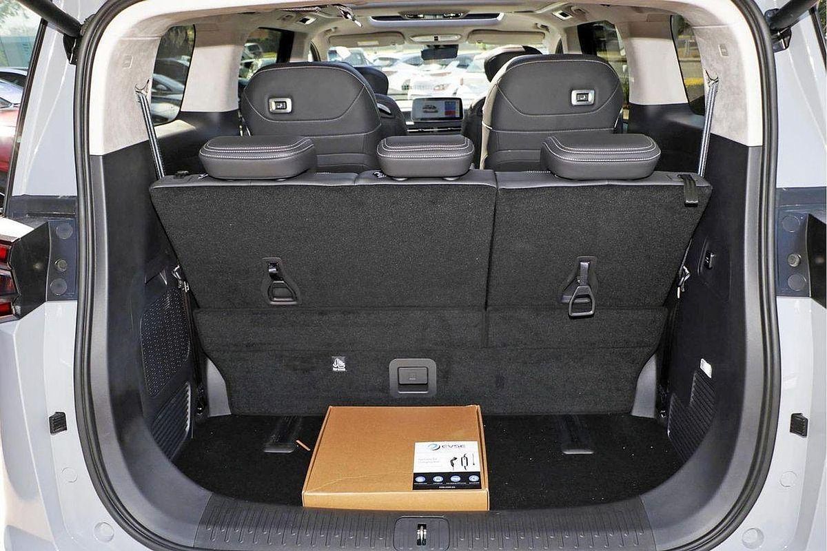 2023 LDV MIFA 9 Luxe