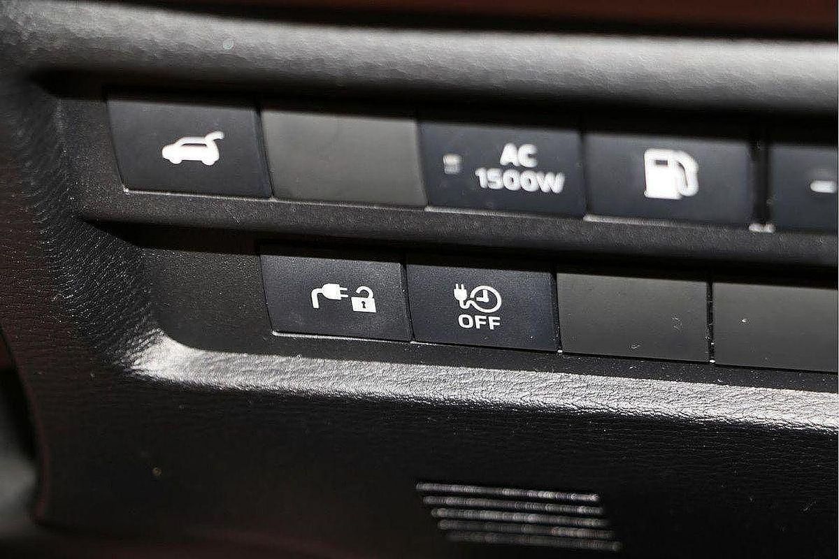 2023 Mitsubishi Outlander PHEV Exceed Tourer ZM