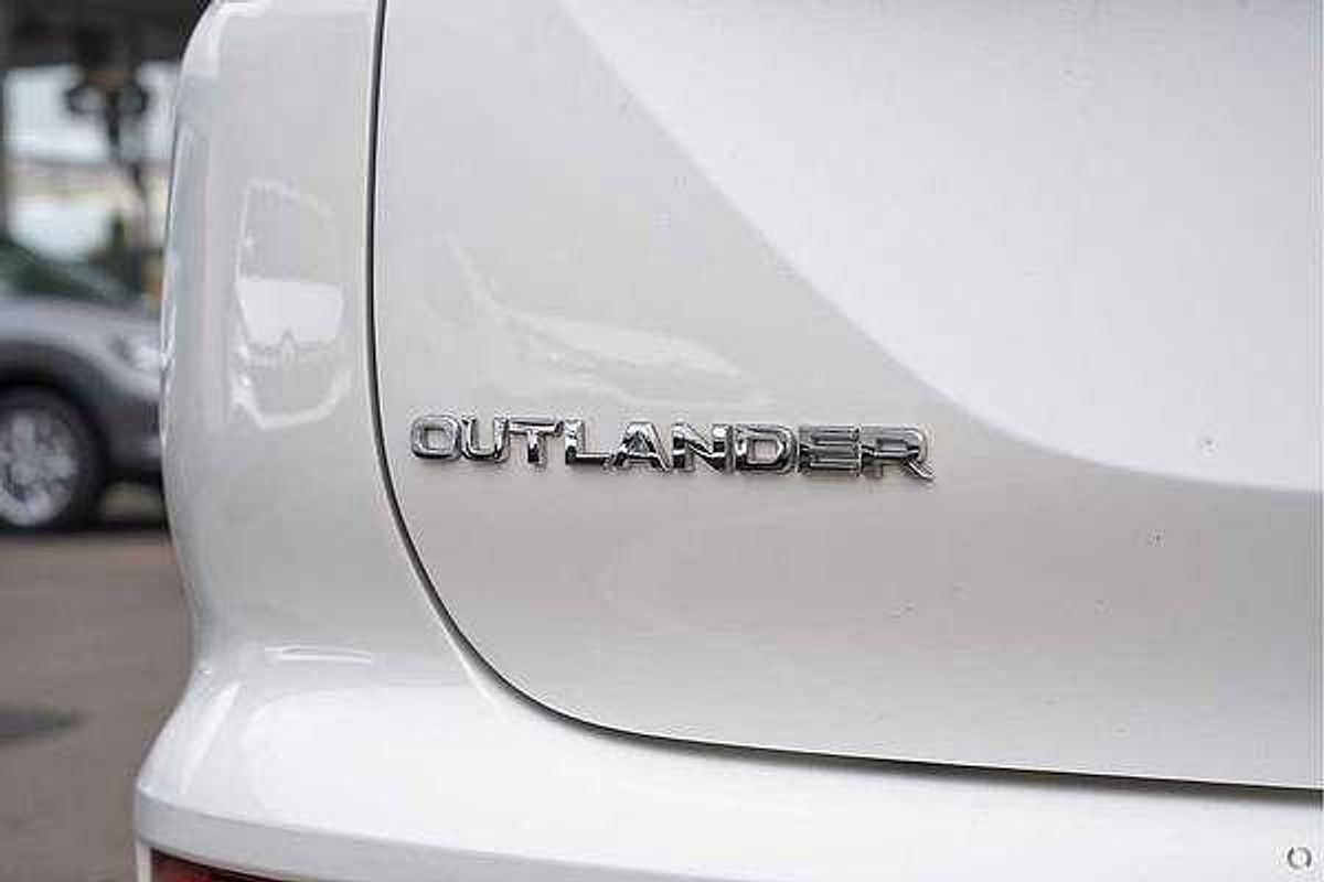 2024 Mitsubishi Outlander LS ZM