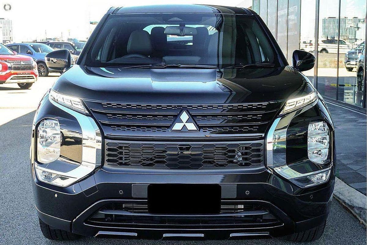 2024 Mitsubishi Outlander Black Edition ZM