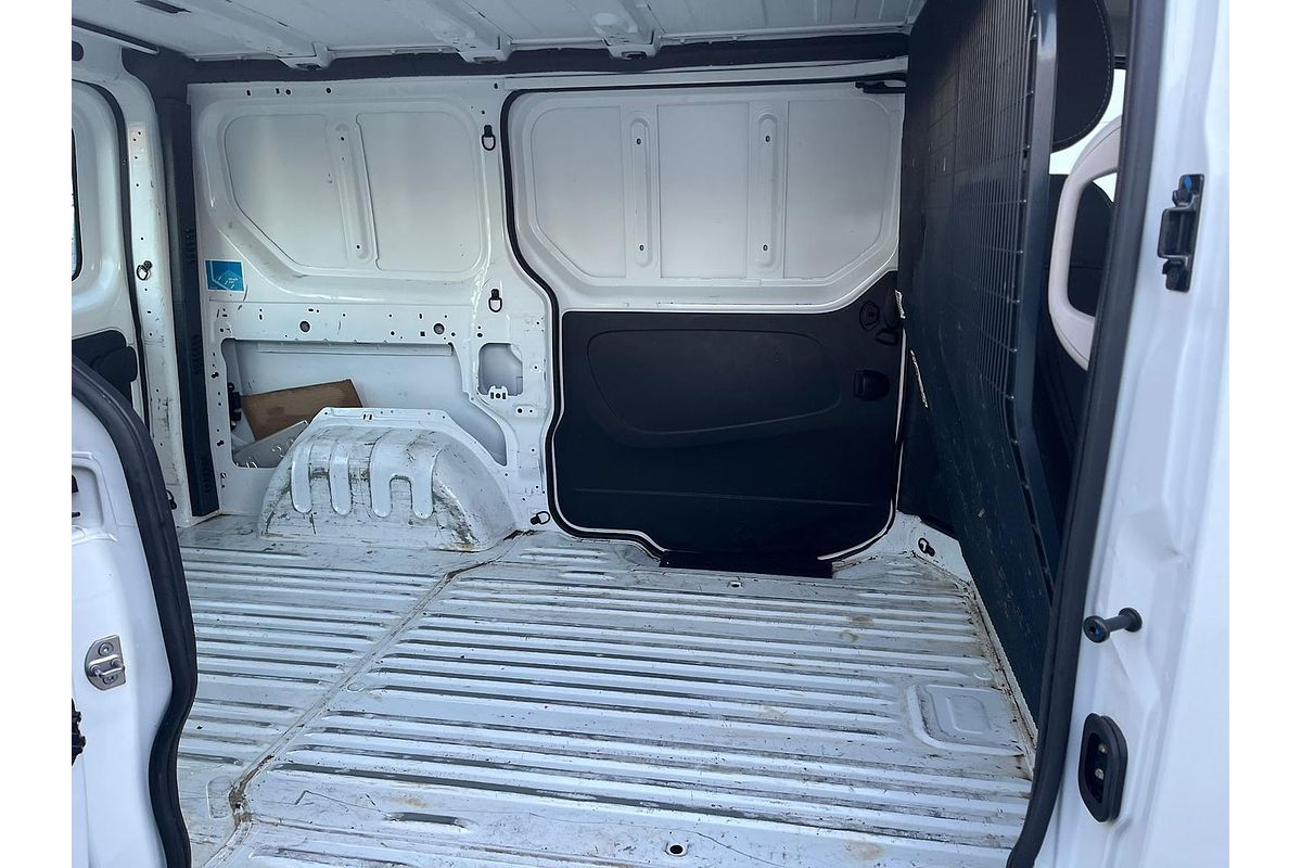 2021 Mitsubishi Express GLX SN SWB