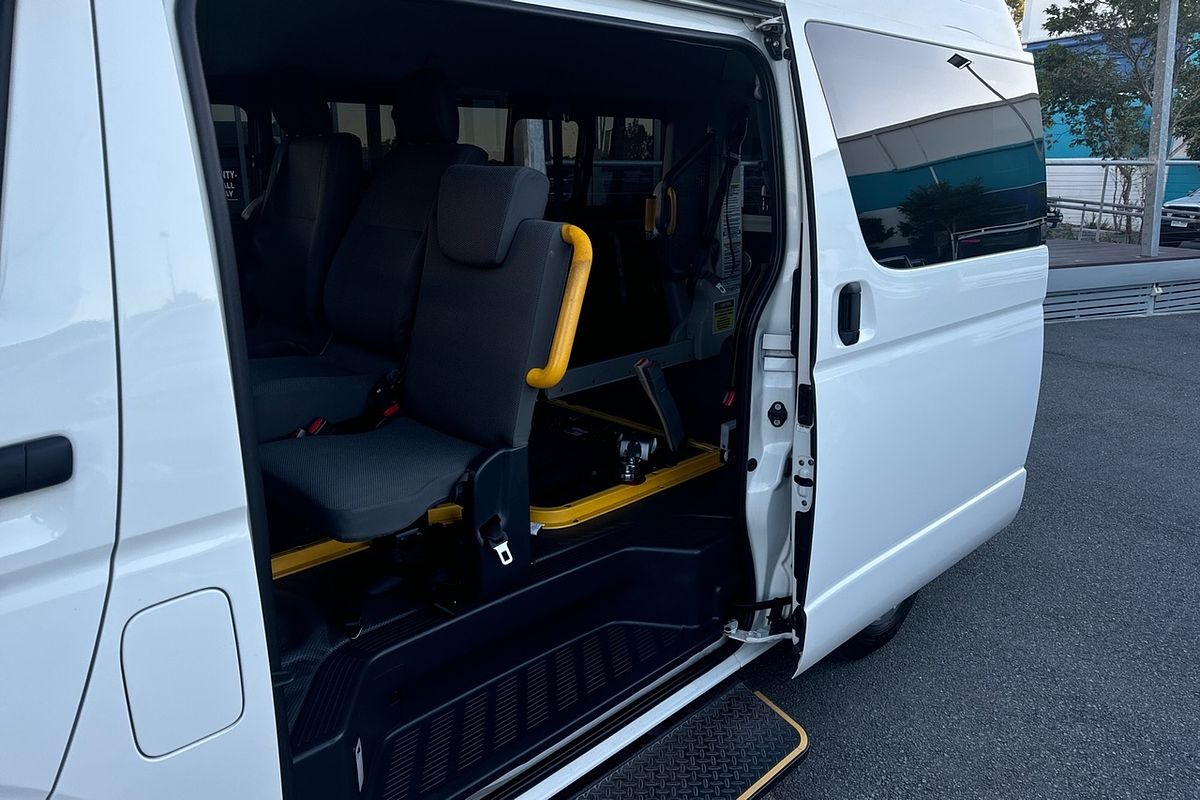 2017 Toyota HiAce Commuter TRH200R