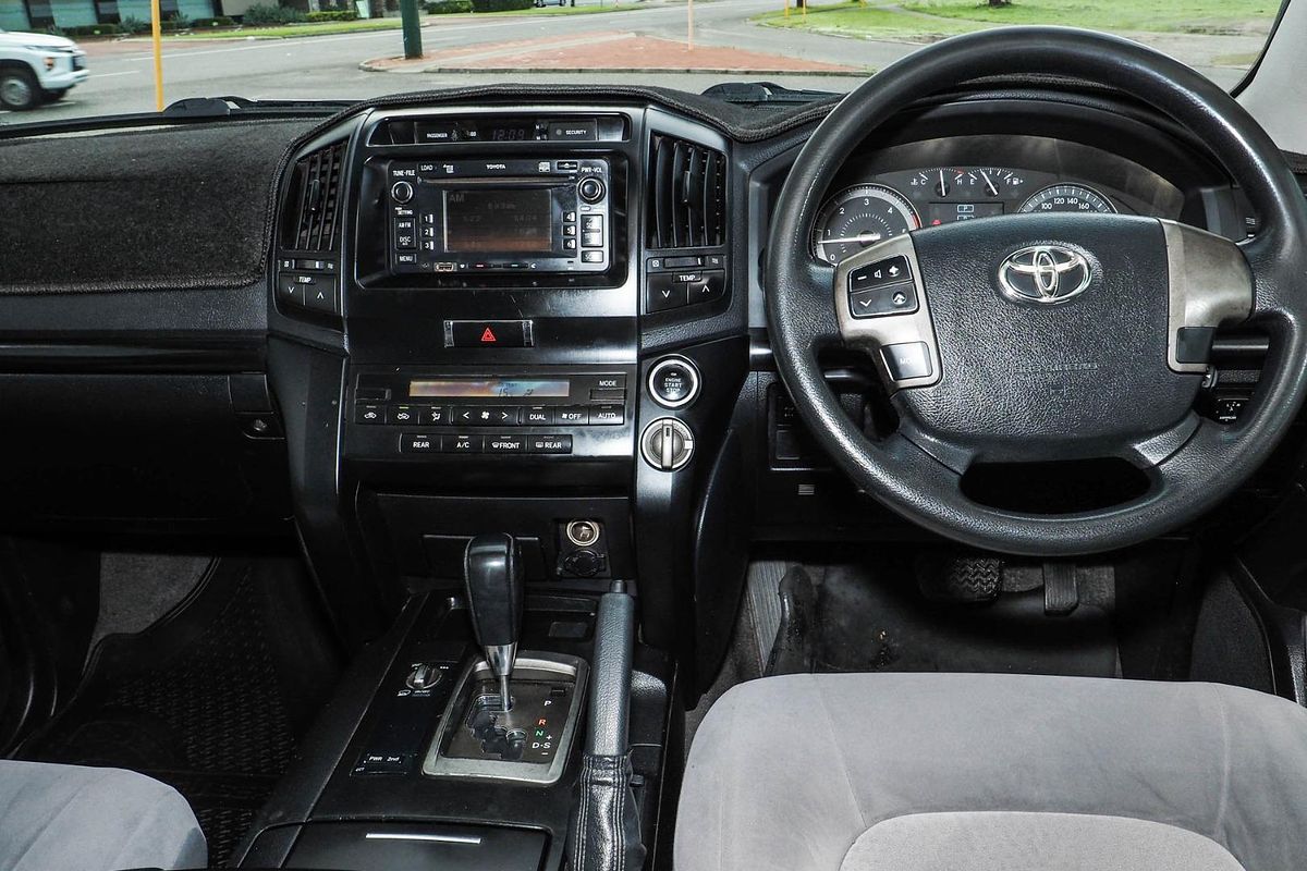 2011 Toyota Landcruiser GXL VDJ200R