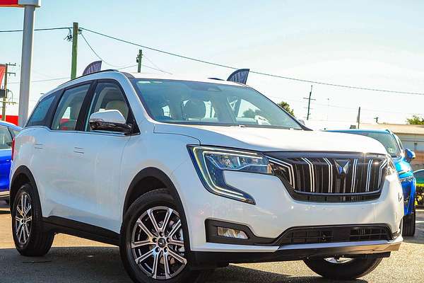 2023 Mahindra XUV700 AX7L