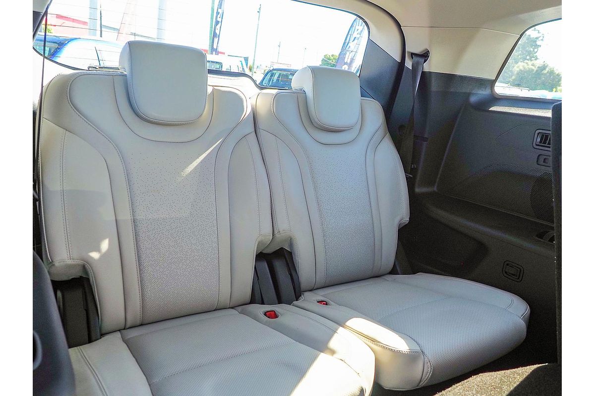 2023 Mahindra XUV700 AX7L