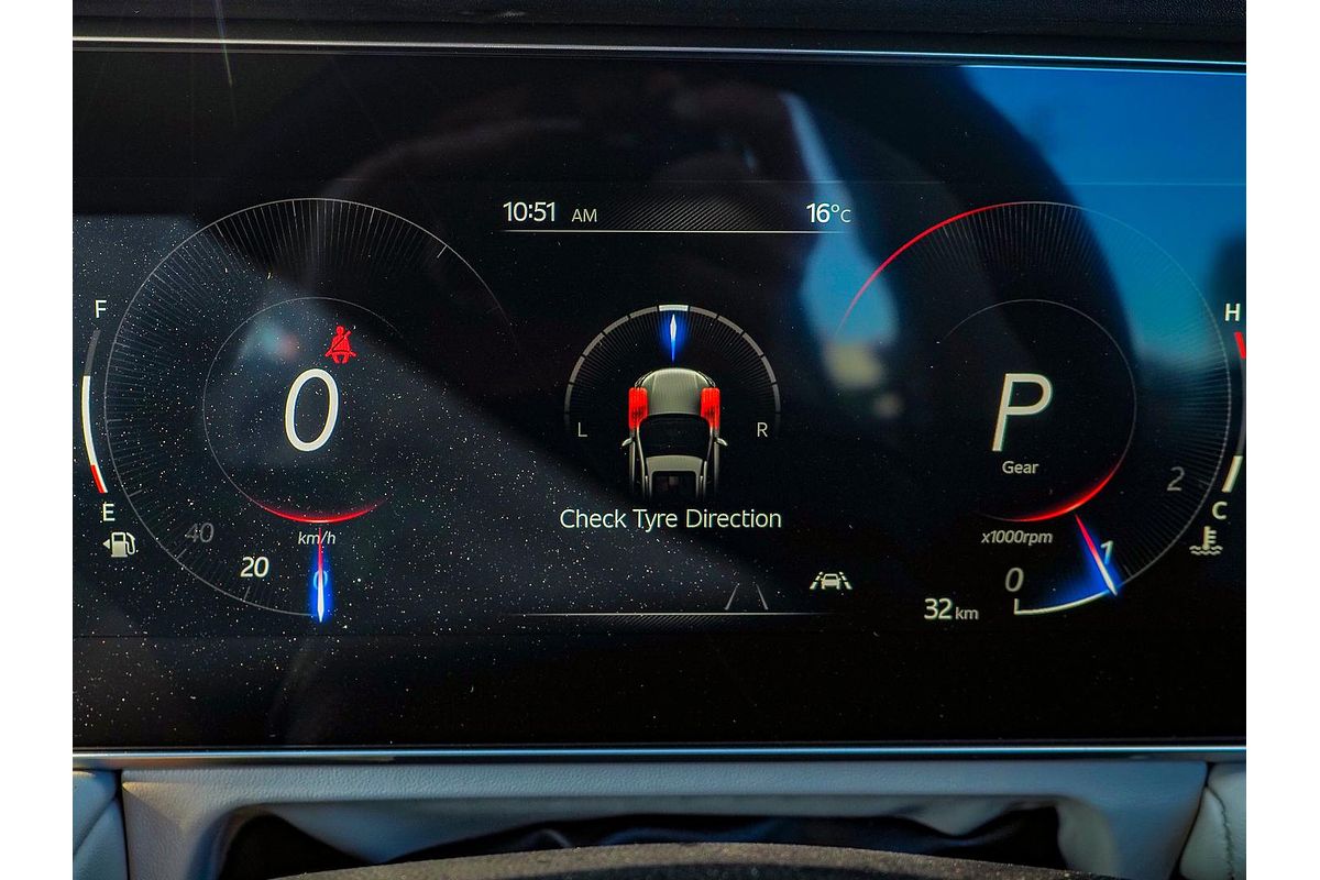 2023 Mahindra XUV700 AX7L
