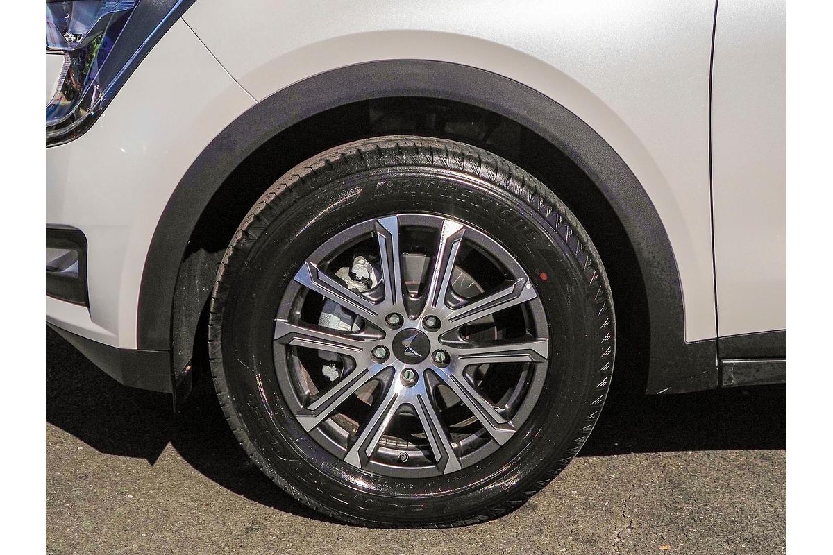 2023 Mahindra XUV700 AX7L